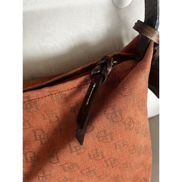 VTG DOONEY & BOURKE ORANGE SIGNATURE MONOGRAM CANVAS LEATHER SHOULDER PURSE - Picture 5 of 9